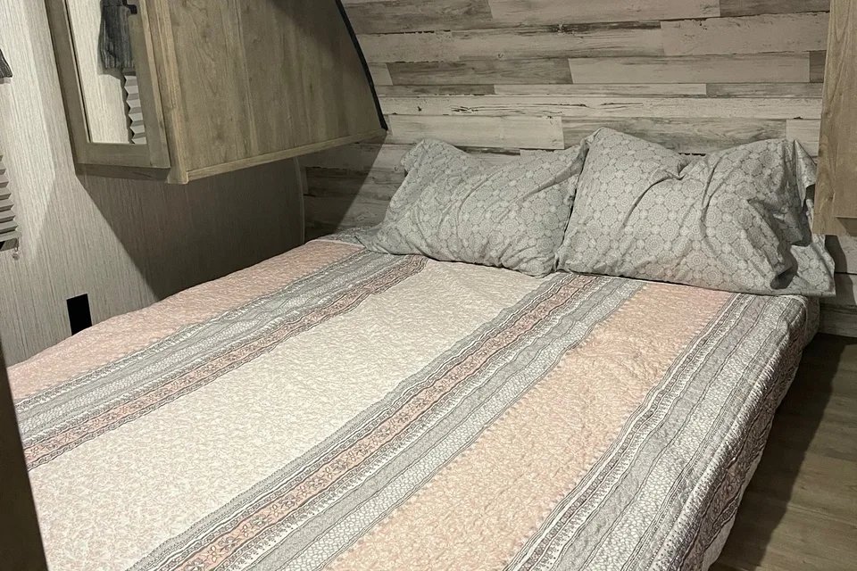 Palomino Puma XLE Lite 25BHSC Travel Trailer Sleeps 8! Has Bunks!