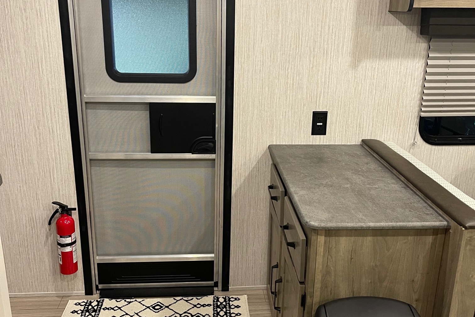 Palomino Puma XLE Lite 25BHSC Travel Trailer Sleeps 8! Has Bunks!