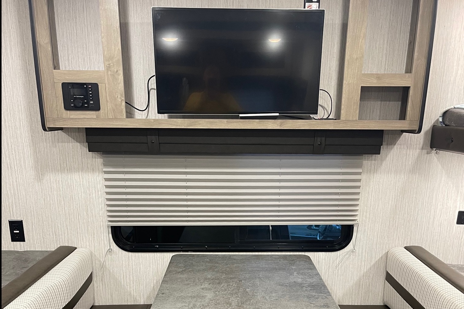 Palomino Puma XLE Lite 25BHSC Travel Trailer Sleeps 8! Has Bunks!