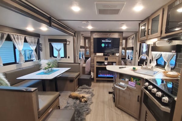 Maku's Travel Trailer - Hotel on wheels
