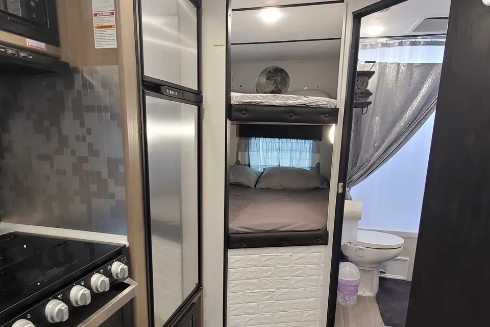 Maku's Travel Trailer - Hotel on wheels