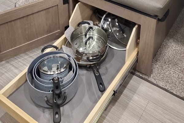 Maku's Travel Trailer - Hotel on wheels