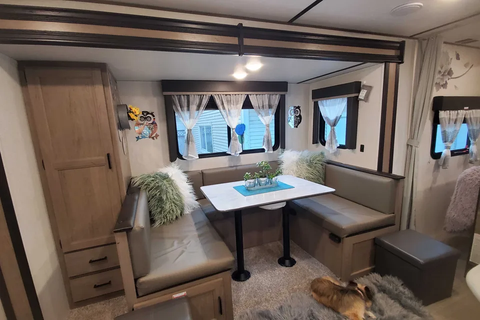 Maku's Travel Trailer - Hotel on wheels