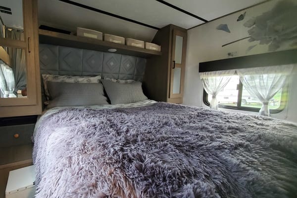 Maku's Travel Trailer - Hotel on wheels