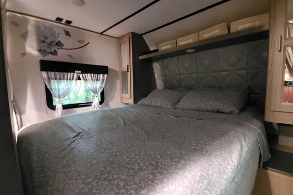 Maku's Travel Trailer - Hotel on wheels