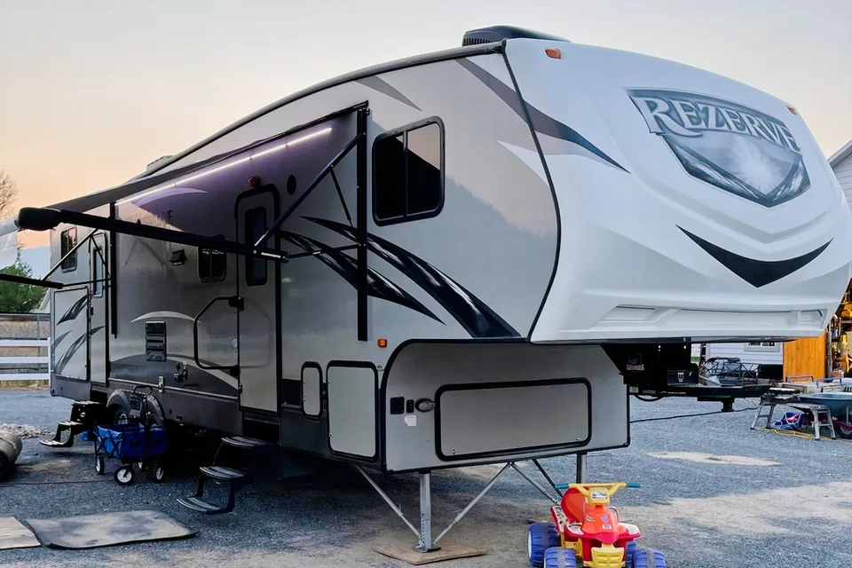 Steve & Candis Rezerve Fifth Wheel Bunkhouse