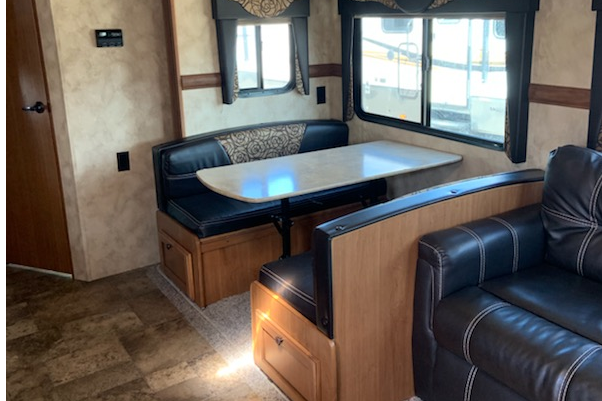 Lorah's Maple Country Crossroads Travel Trailer