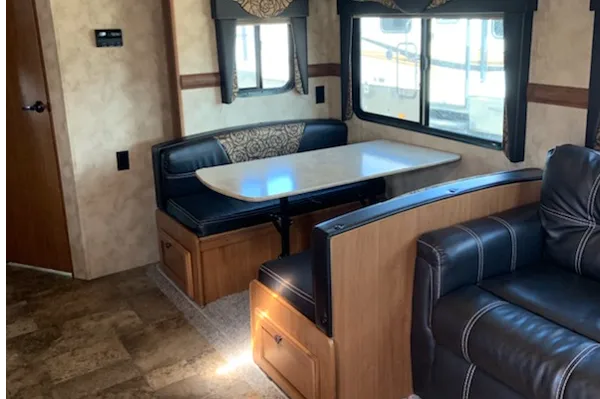 Lorah's Maple Country Crossroads Travel Trailer