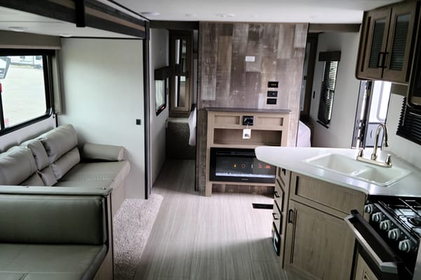 Lakeside’s Getaway *NEW* 2021 Hideout