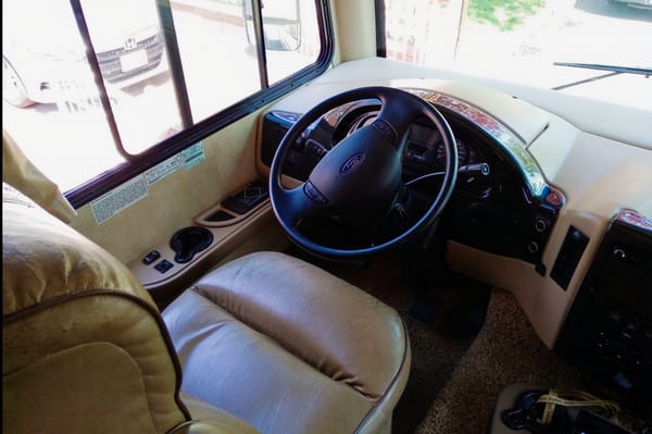 Lea's Thor Motor Coach 31G Class A