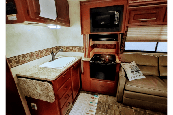 Lea's Thor Motor Coach 31G Class A