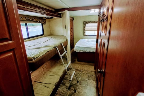 Lea's Thor Motor Coach 31G Class A