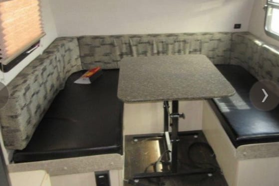Lightweight Winnebago Minnie Drop Travel Trailer