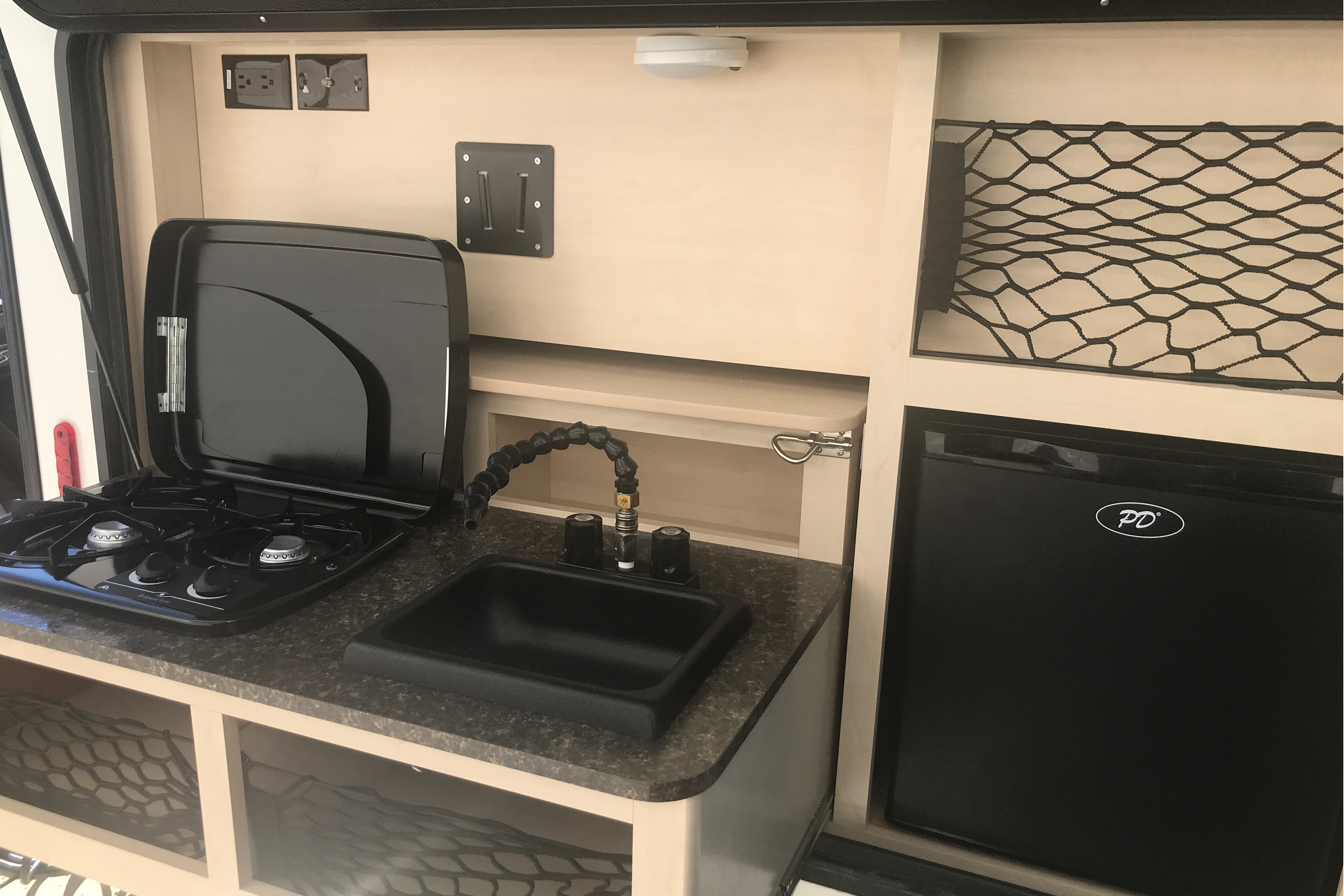 Lightweight Winnebago Minnie Drop Travel Trailer