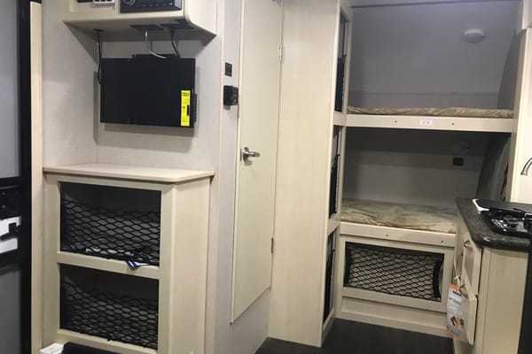 Lightweight Winnebago Minnie Drop Travel Trailer