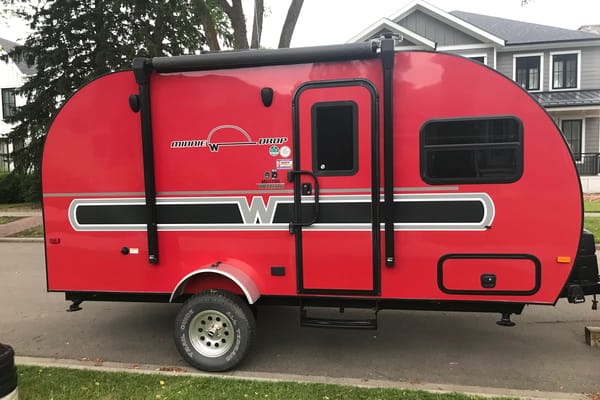 Lightweight Winnebago Minnie Drop Travel Trailer
