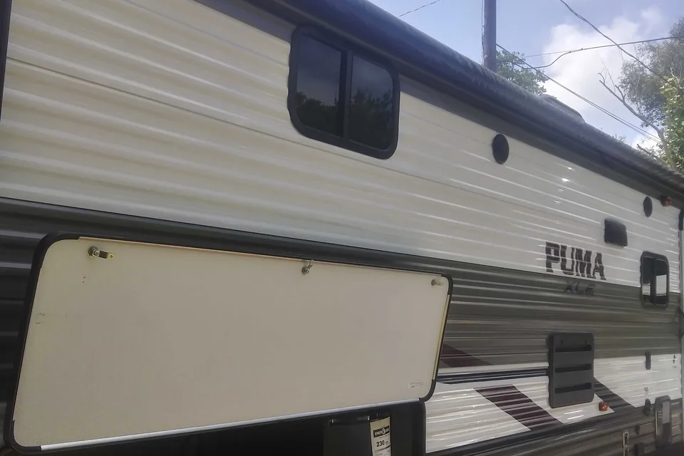 James's Palomino Puma 27 rbqc Travel Trailer