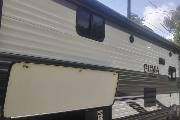 James's Palomino Puma 27 rbqc Travel Trailer