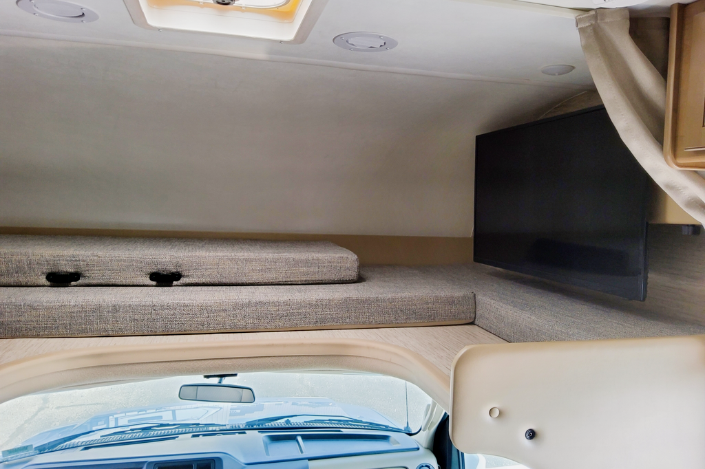 2022 Thor Chateau 25V Sleeps 7