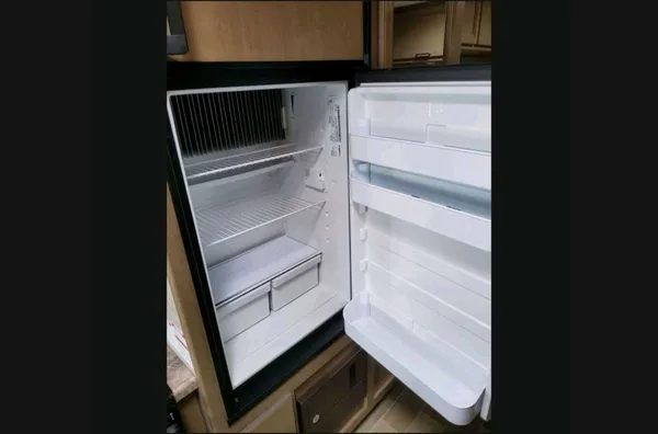 2022 Thor Chateau 25V Sleeps 7