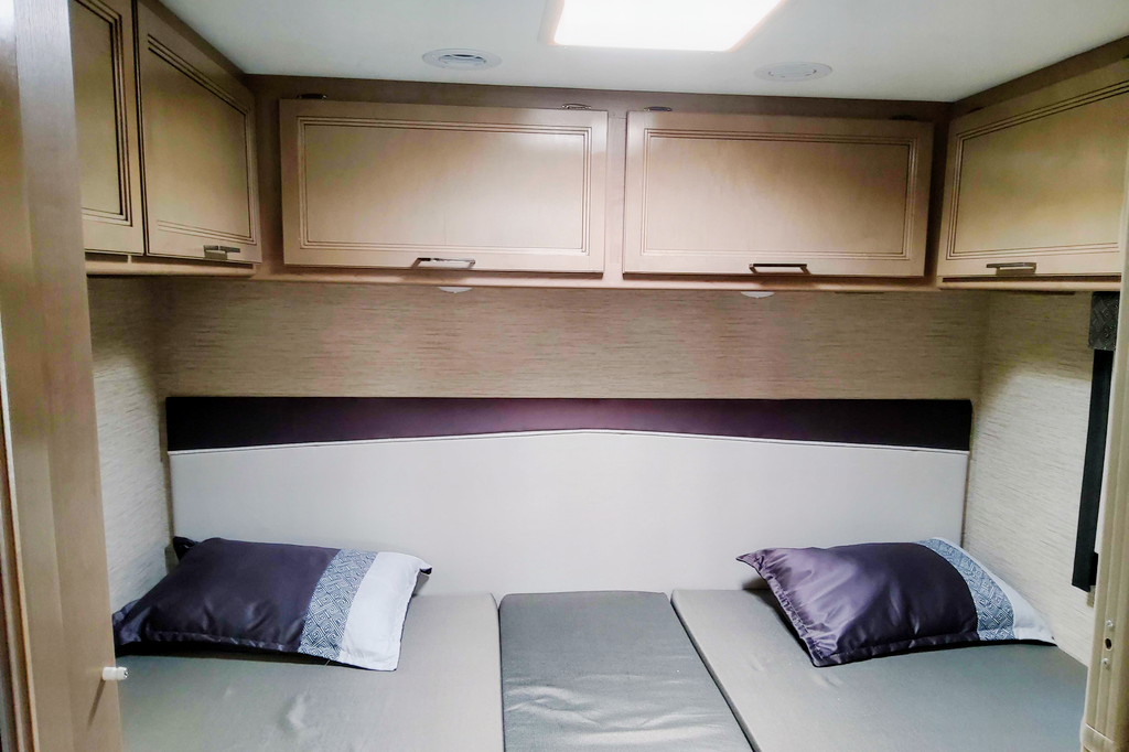 2022 Thor Chateau 25V Sleeps 7