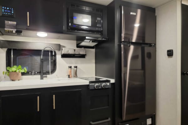 Adventure-Ready SUV Towable Trailer – Sleeps 7!