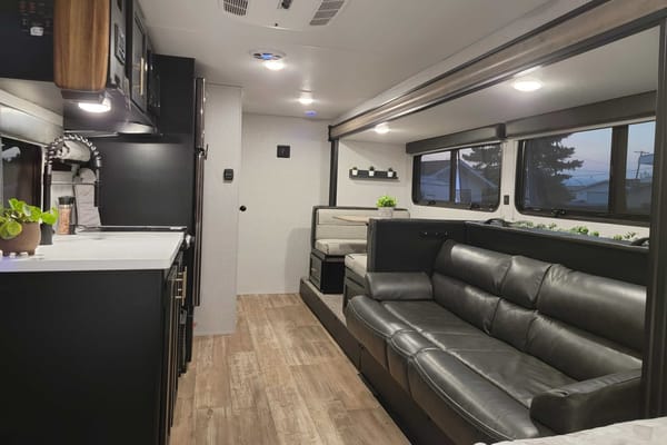 Adventure-Ready SUV Towable Trailer – Sleeps 7!