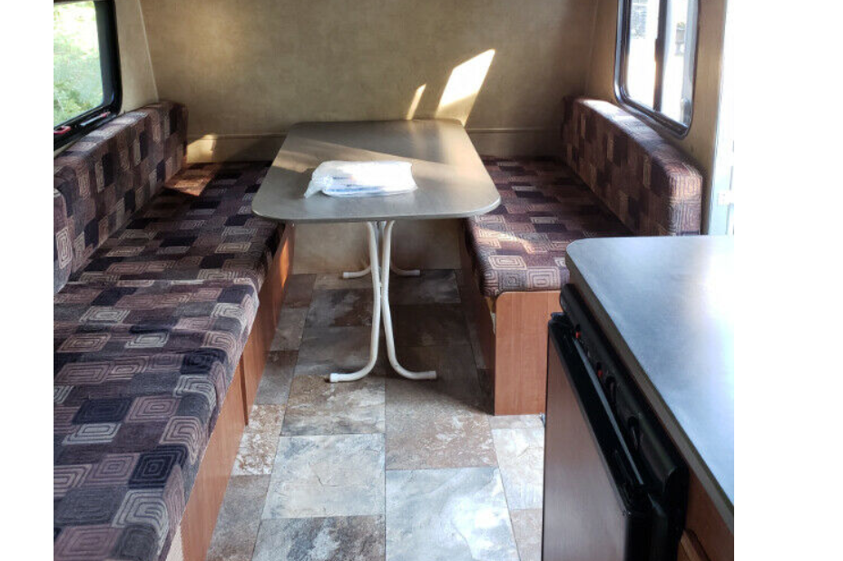 SUV & MINIVAN towable. GVWR under  3500lbs 4&7 pin. Bunk bed  Jayco Jay flight swift   Trailer