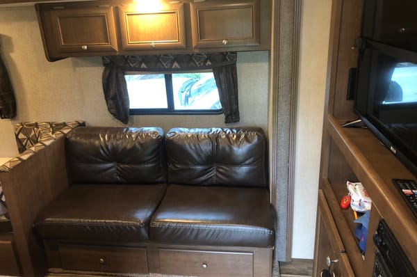 2016 Shasta Flyte 3150k Bunk Model