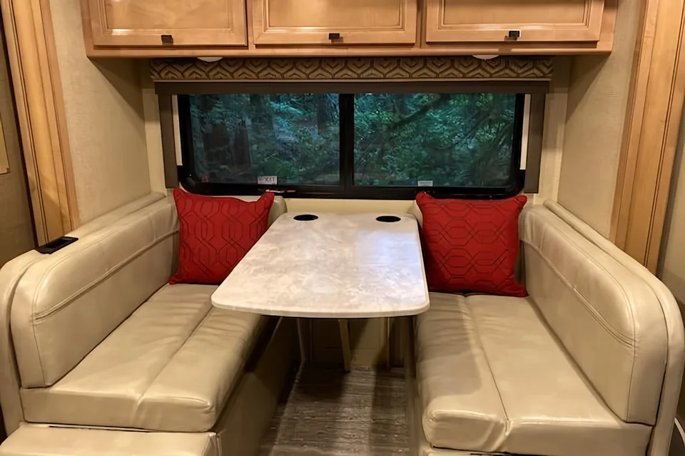 "Mercedes" Thor Motor Coach Citation 24ss Class C