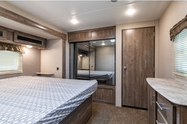 Tim's Aurora 34BHTS Travel Trailer