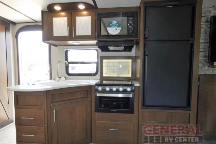 Sun Prime Time Avenger ATI Travel Trailer