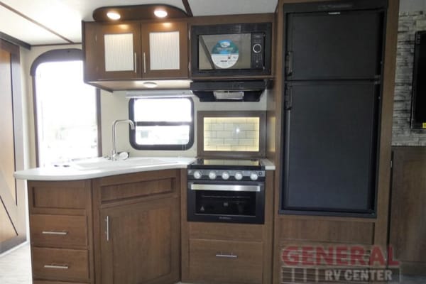 Sun Prime Time Avenger ATI Travel Trailer