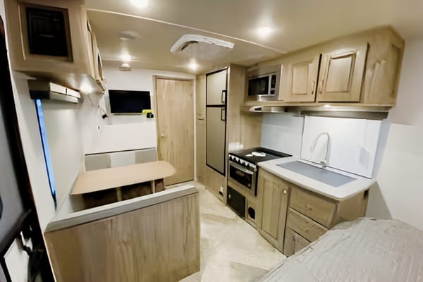 Mary & Shawn's Palomino Solaire 202RBS Travel Trailer