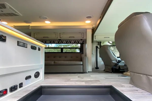 Gorgeous and Easy to Drive 2022 Jayco Alante
