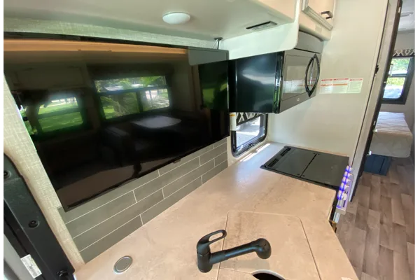 Gorgeous and Easy to Drive 2022 Jayco Alante