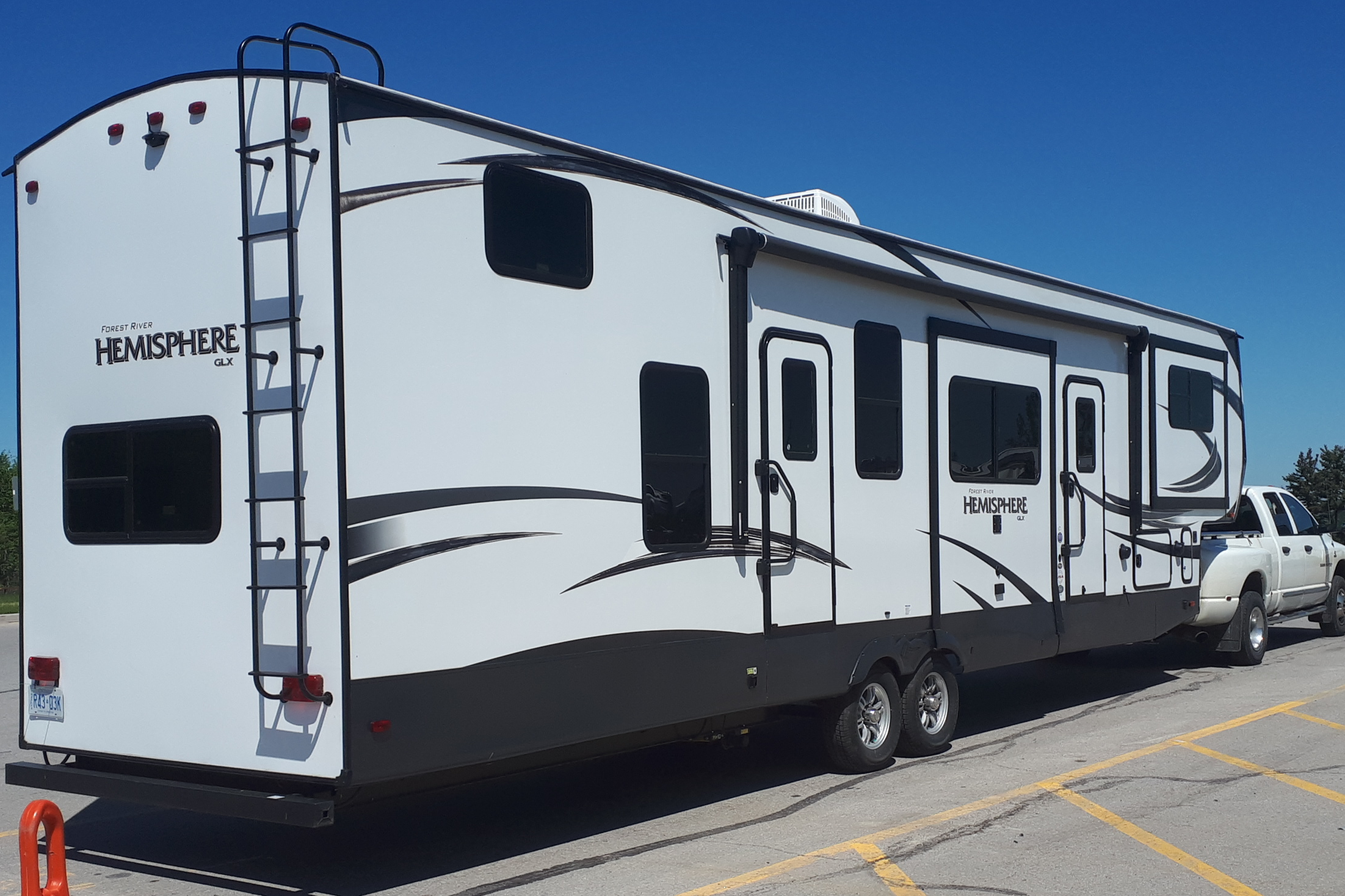 Coonhound RV Hemisphere 378FL  