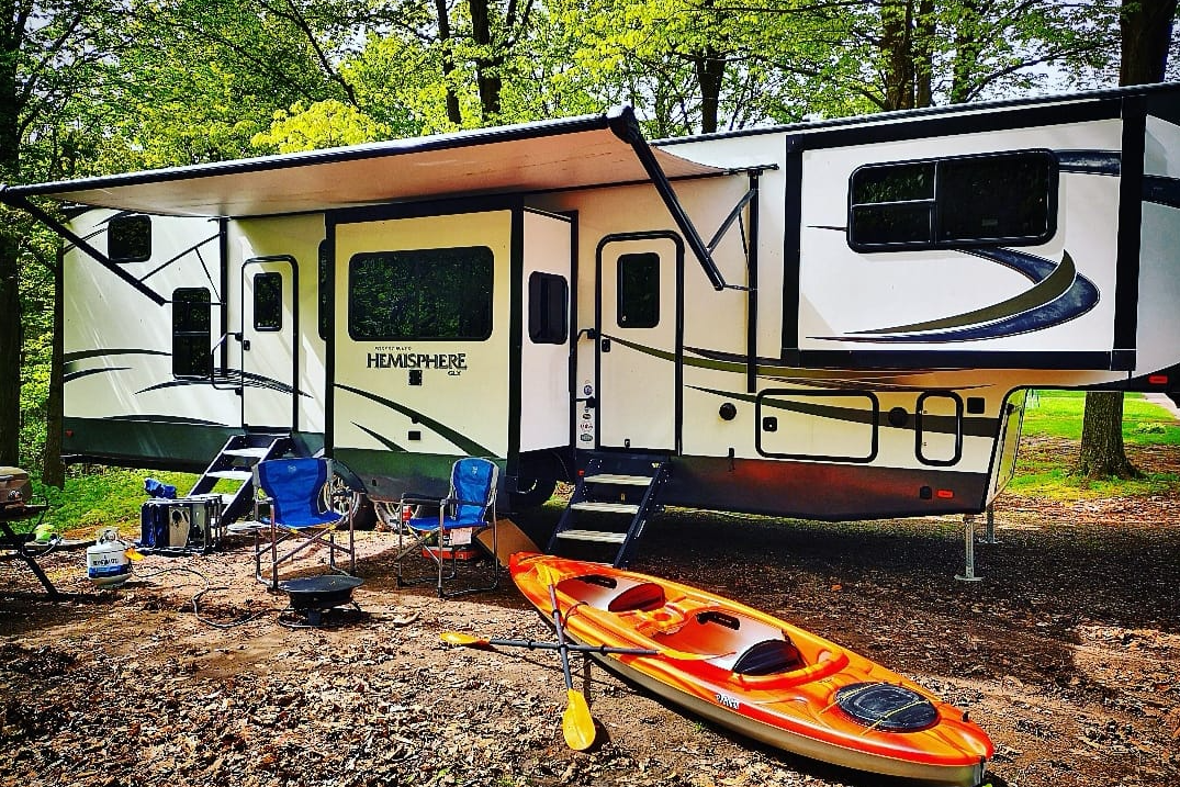Coonhound RV Hemisphere 378FL  