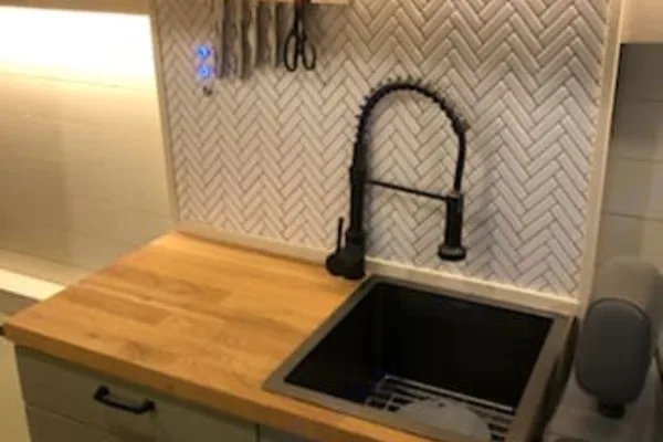 Leroy - Professionally Converted Campervan