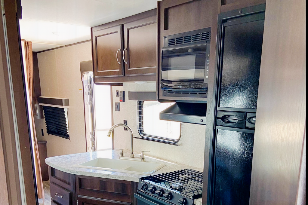 Robert's Jayco Jay flight SLX Travel Trailer