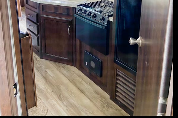 Robert's Jayco Jay flight SLX Travel Trailer