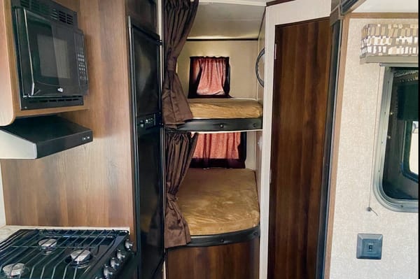 Robert's Jayco Jay flight SLX Travel Trailer