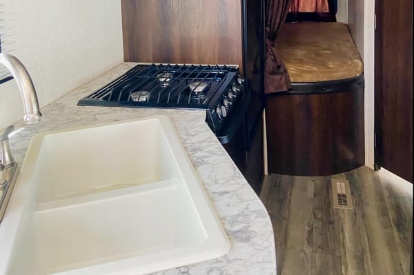 Robert's Jayco Jay flight SLX Travel Trailer