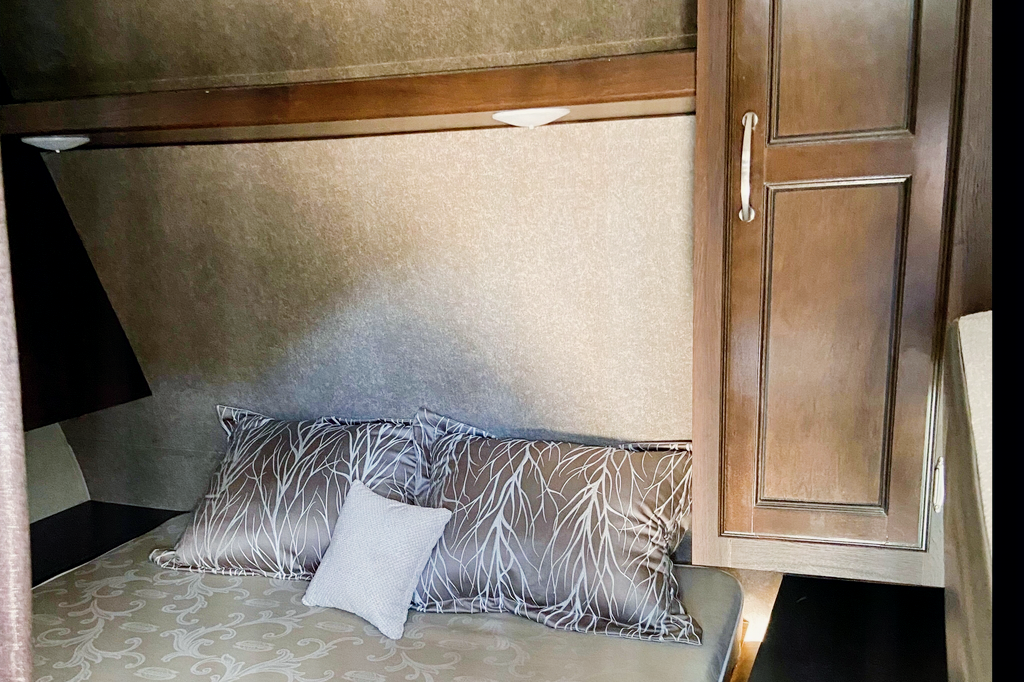 Robert's Jayco Jay flight SLX Travel Trailer