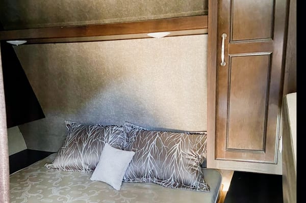 Robert's Jayco Jay flight SLX Travel Trailer