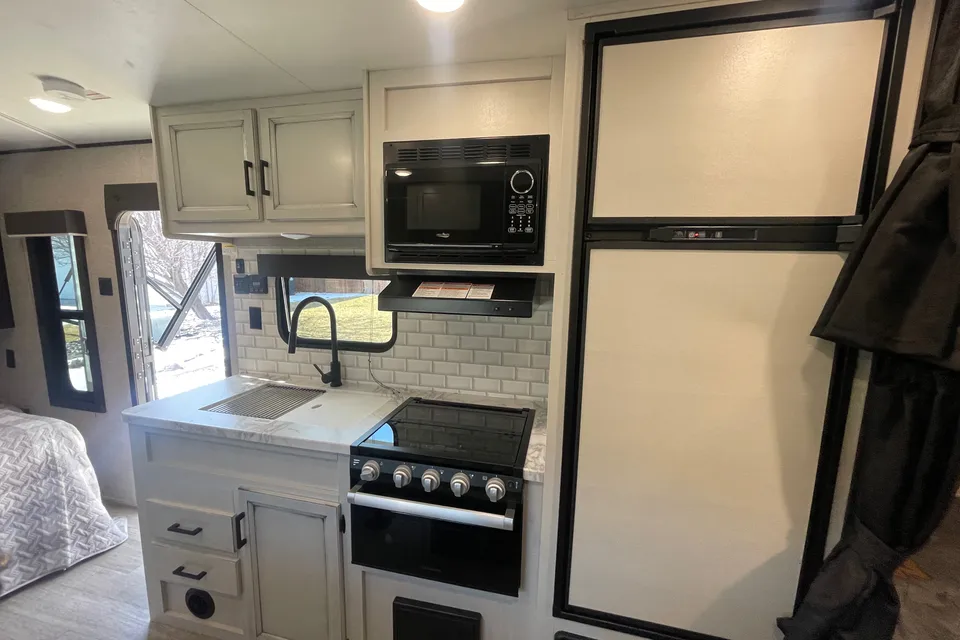 Steven's 2022 Jayco SLX 224BH Travel Trailer