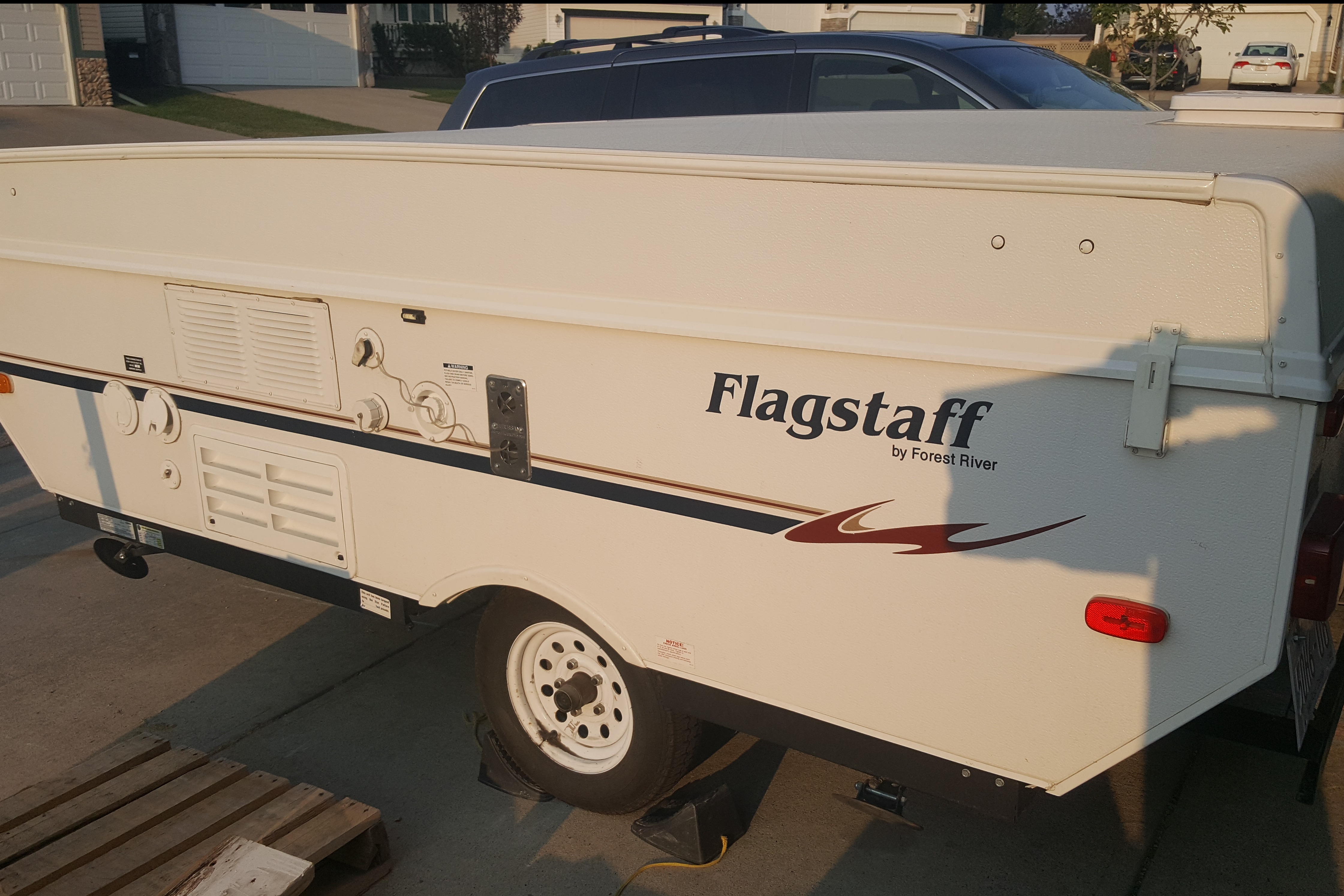 Excellent Tent Trailer with 2 Dinettes and Electric Crank Up - Only one in AB