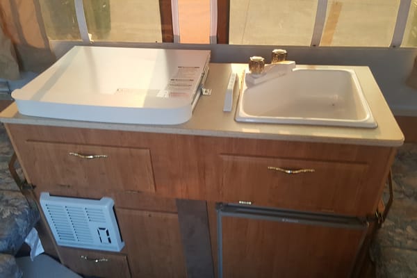 Excellent Tent Trailer with 2 Dinettes and Electric Crank Up - Only one in AB
