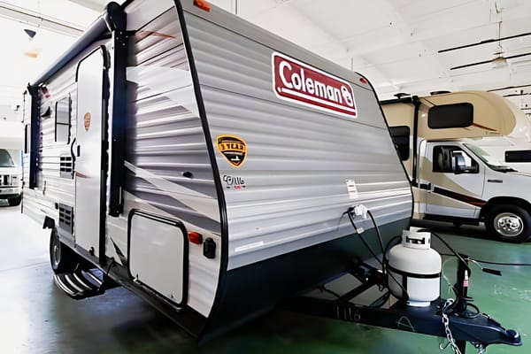 Tomie's 2019 Dutchman Coleman Lantern 2019 Dutchmen Coleman Lantern Travel Trailer