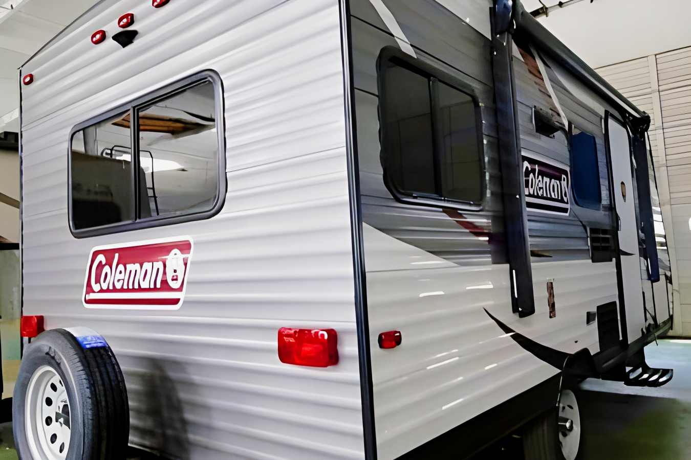 Tomie's 2019 Dutchman Coleman Lantern 2019 Dutchmen Coleman Lantern Travel Trailer